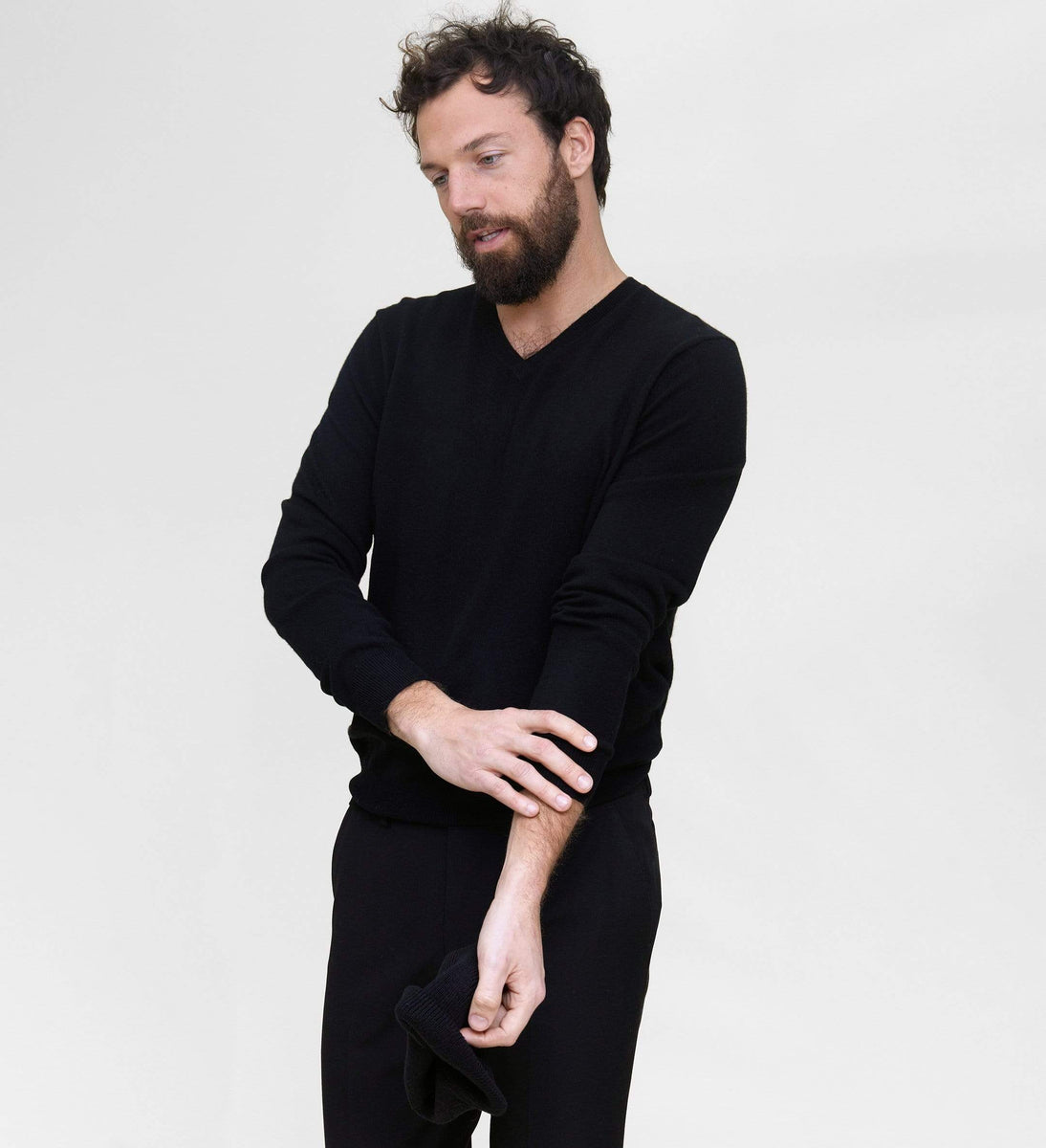 Men's St. Barths Contrast V-Neck Cashmere Sweater in Black